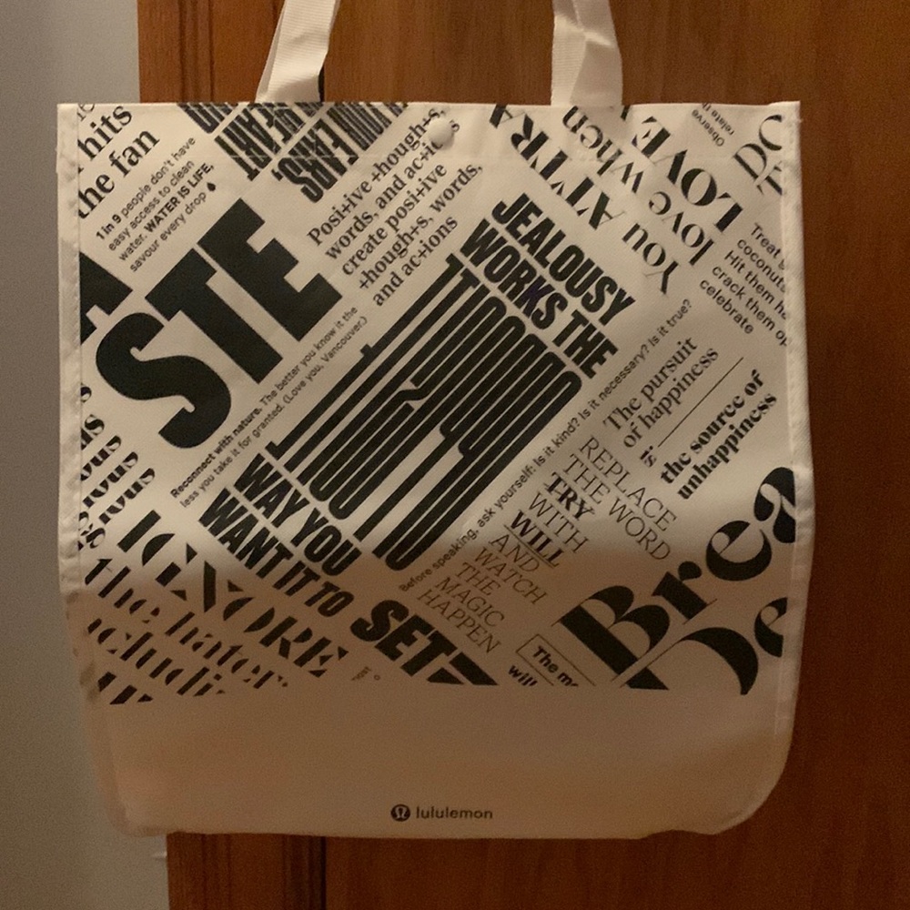 Large lululemon tote jealousy